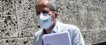 Green Pass Italia, Crisanti: \"Su autobus meglio mascherina Ffp2\"