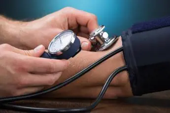 Pressione alta e bassa: cosa fare? I consigli di Farmacia Igea