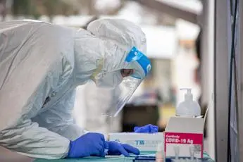 Covid oggi Italia, 6.596 contagi e 21 morti: bollettino 4 agosto
