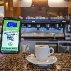 Green pass Italia obbligatorio, regole 6 agosto: prima dose e tampone