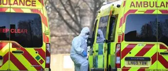 Covid oggi Gb, oltre un quinto dei ricoverati in ospedale sono giovani