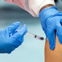 Vaccino covid, Clementi: \"Valutare terza dose per vaccinati da oltre 8 mesi\"