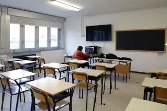 Scuola, virologo tedesco: \"Vaccini non unico modo per evitare Dad\"