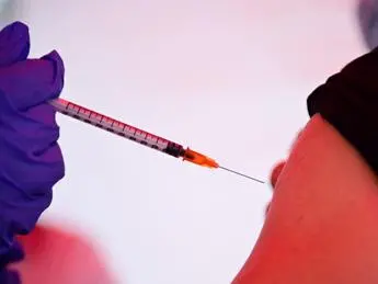 Green pass, vaccini, mascherine: parla il virologo Clementi