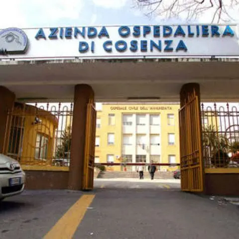 Vaccini Cosenza, chiude l'unità militare che collaborava con l'Annunziata