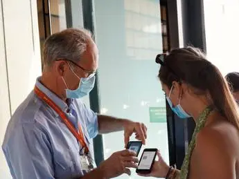 Green pass Italia, Speranza: \"20 milioni di certificati scaricati in tre giorni\"