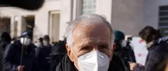 Green pass Italia, Garattini: \"Vaccino non uguale a tampone\"