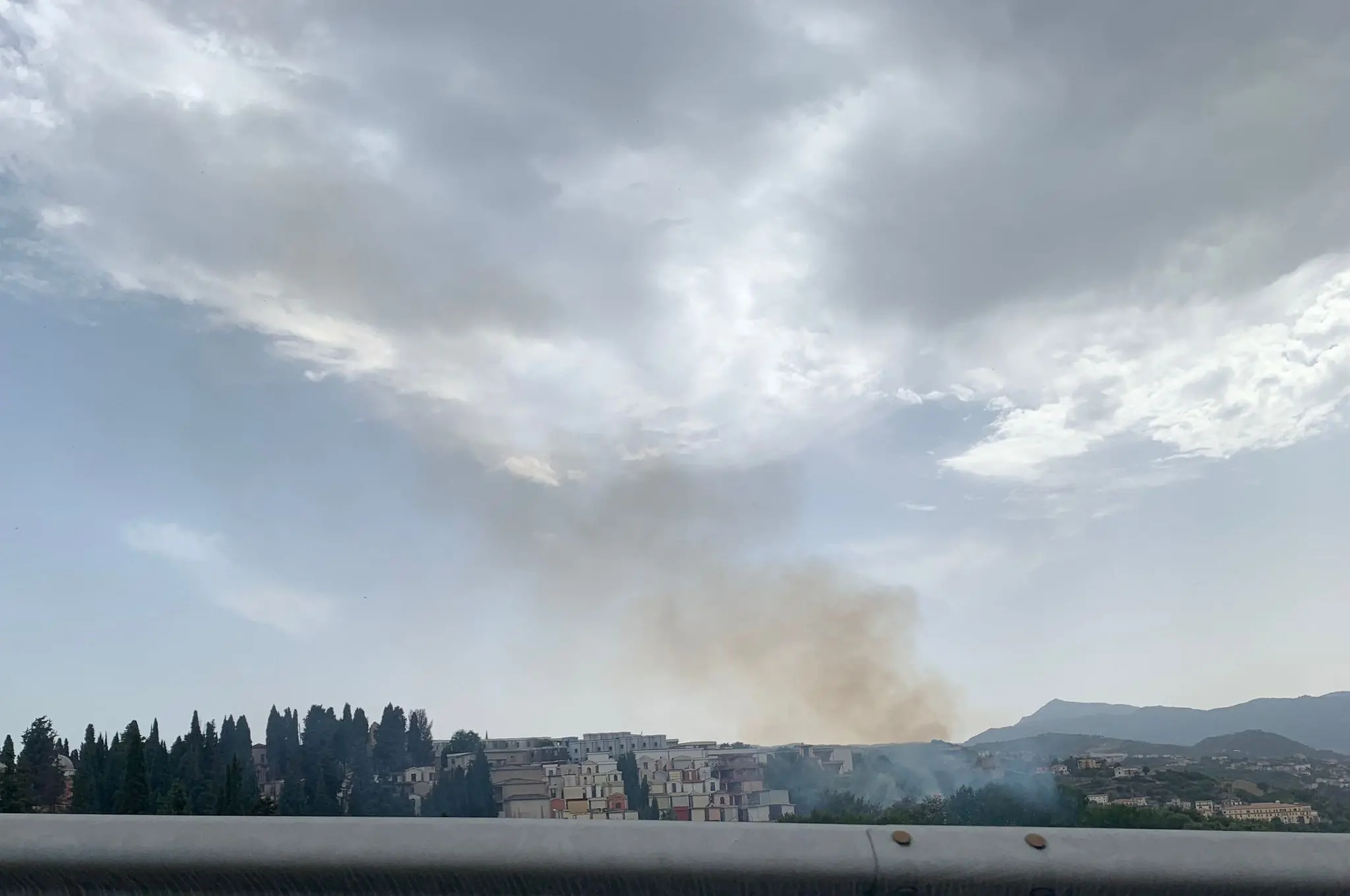 Incendio a Colle Mussano, in campo due squadre dei vigili del fuoco