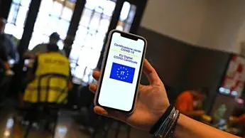 Pregliasco: \"Pranzo di Ferragosto? Meglio all'aperto che al chiuso con Green pass\"