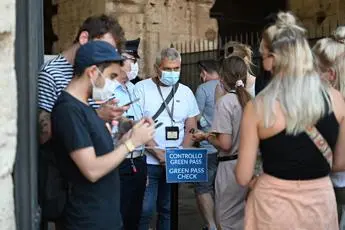 Covid oggi Italia, 4.200 nuovi contagi e 22 morti: bollettino 9 agosto