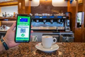 Green pass obbligatorio e controlli, chi può chiedere i documenti