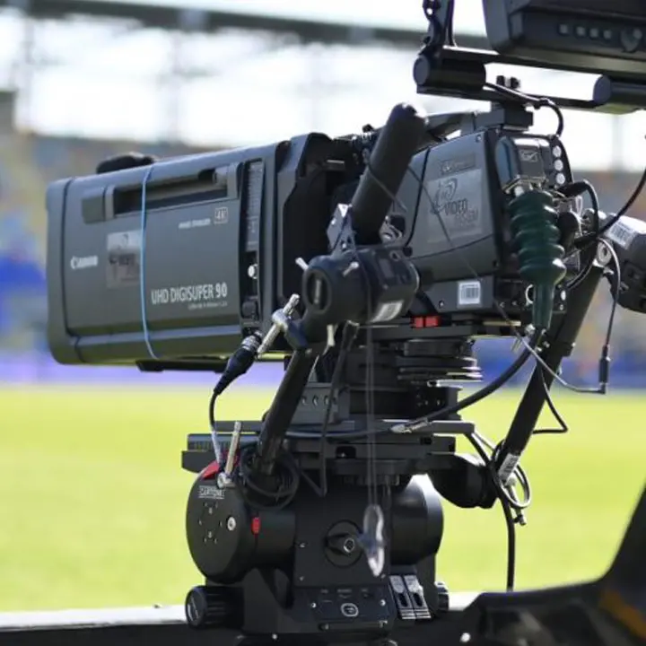 Diritti tv Serie B, c'è l'alternativa a Dazn: anche il Cosenza sbarca su Prime