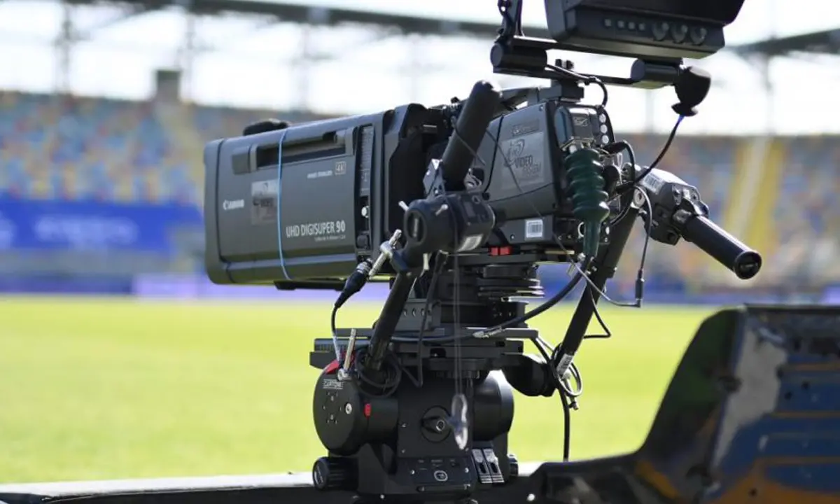 Diritti tv Serie B, c'è l'alternativa a Dazn: anche il Cosenza sbarca su Prime