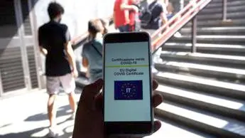 Green pass obbligatorio, sindacati scuola contro il governo