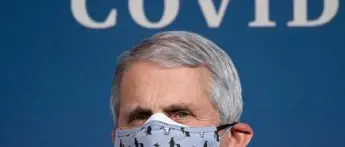 Covid Usa, Fauci: \"Situazione grave, serve vaccino obbligatorio per gli insegnanti\"