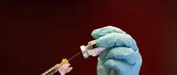 Covid, soluzione salina invece di vaccino: infermiera tedesca sotto accusa