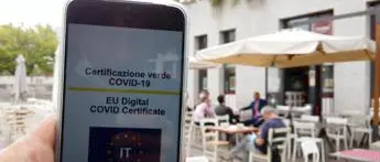 Green pass obbligatorio e documenti: sanzioni e regole sui controlli