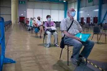 Vaccino Covid, Figliuolo: \"Siamo al 70% prime dosi, 50-59enni tra priorità\"