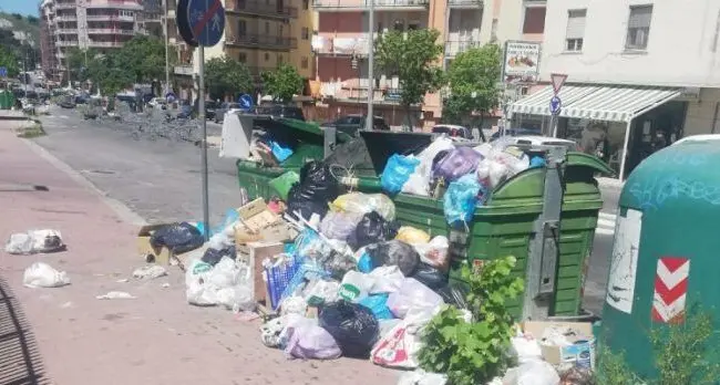 Rifiuti a Rende, Sinistra Italiana rilancia: «Basta polemiche, servono controlli e nuove regole»\n