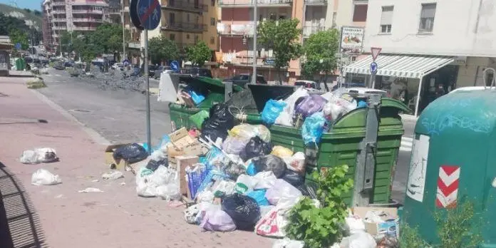 Rifiuti a Rende, Sinistra Italiana rilancia: «Basta polemiche, servono controlli e nuove regole»\n