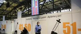 Vaccino Covid, esperti Germania rivedono indicazione: ok per 12-17enni