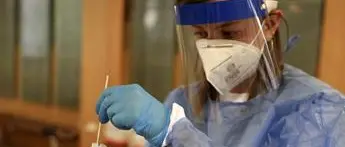 Covid Toscana oggi, 396 contagi e 5 morti: bollettino 17 agosto