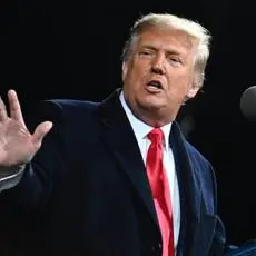 Trump rassicura Kiev: «Armi in arrivo, l’Ucraina deve difendersi». Ma a Zelensky servono i Patriot\n