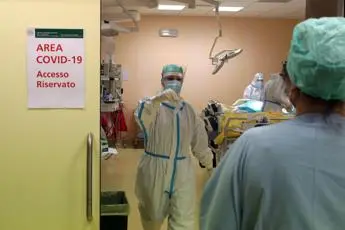 Covid Italia, aumentano i ricoveri. Sicilia e Sardegna verso zona gialla