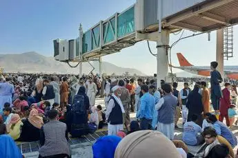 Afghanistan, sindacati: \"Aprire da subito corridoi umanitari per chi è in pericolo\"