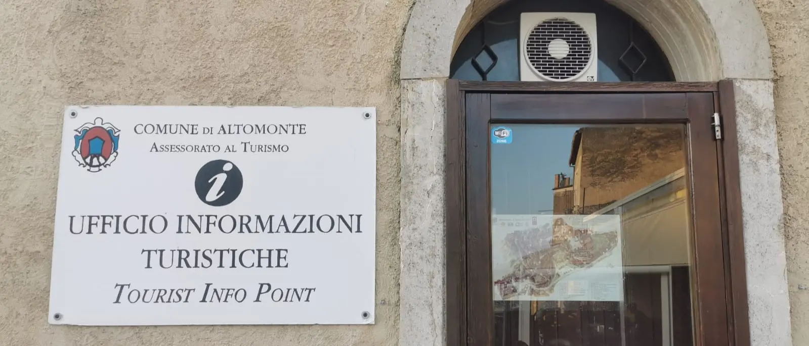 Altomonte, centro storico invaso da turisti