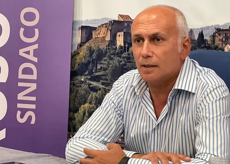 Franz Caruso controreplica al candidato del centrodestra. «Parla del nulla»