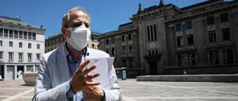 Vaccino covid, Crisanti: \"Approvazione apre strada a obbligo\"