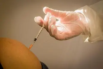 Covid, esperti: \"No controindicazioni vaccino per chi ha malattie autoimmuni\"