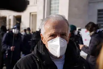 Vaccino Covid, Garattini: \"Obbligo sia ultima spiaggia\"