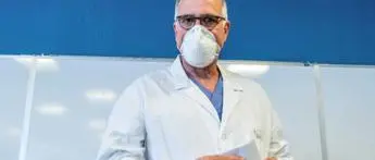 Covid, Zangrillo posta foto paziente non vaccinata: \"Curare tutti\"