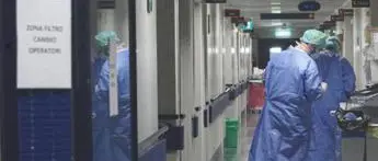 Vaccino covid, \"sospesi circa 200 medici no vax\"