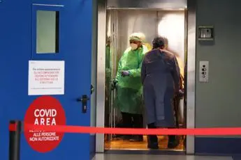 Sicilia verso zona gialla, Bassetti: \"Campanello allarme per settembre\"