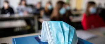 Scuola e covid, Bassetti: \"Docenti non vaccinati non dovrebbero fare lezione in presenza\"