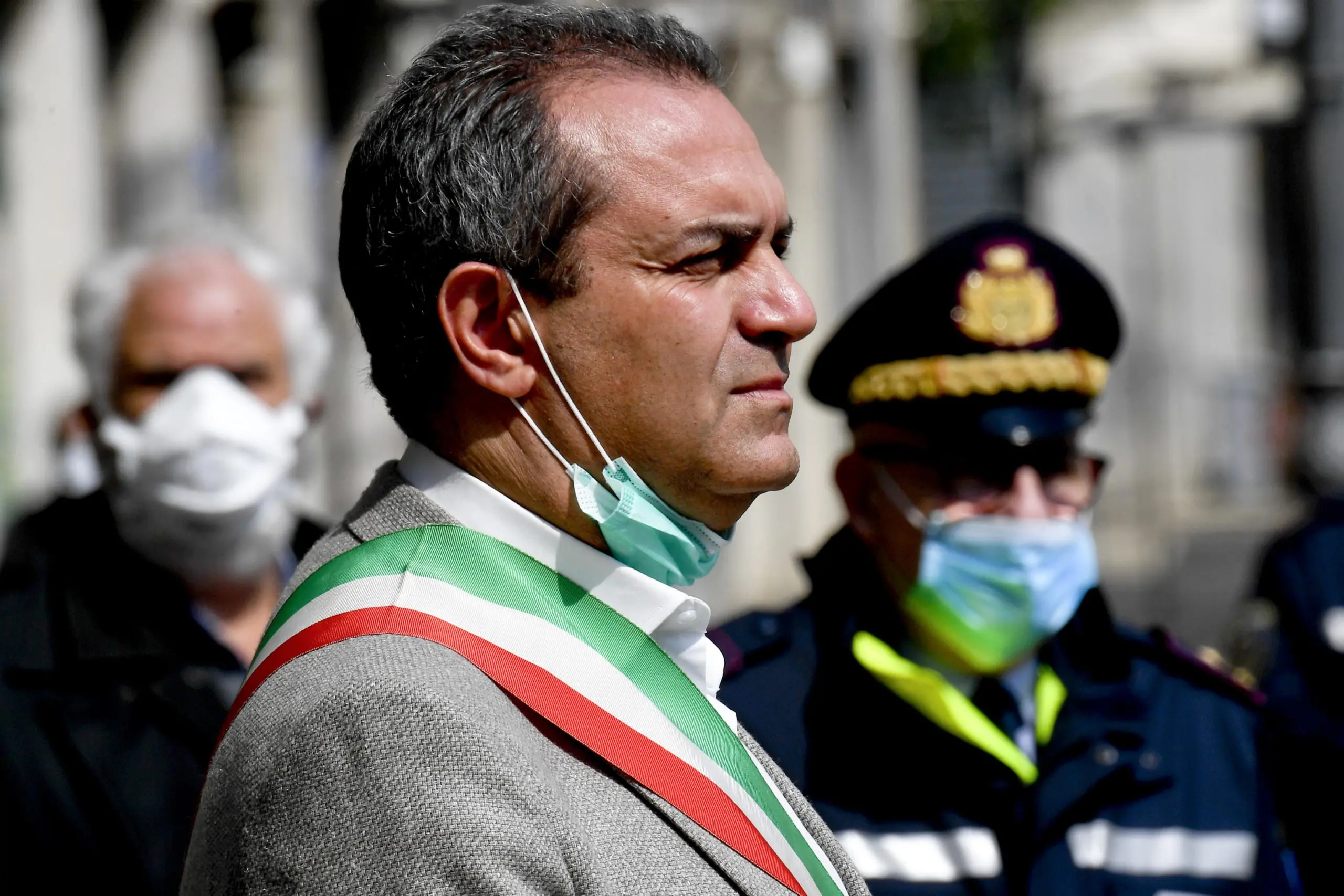 Regionali, De Magistris: «Diritto alle cure priorità per i calabresi»
