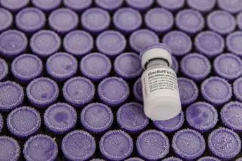Vaccino Pfizer, fonti: Ema valuterà se ci sono dati per ok pieno