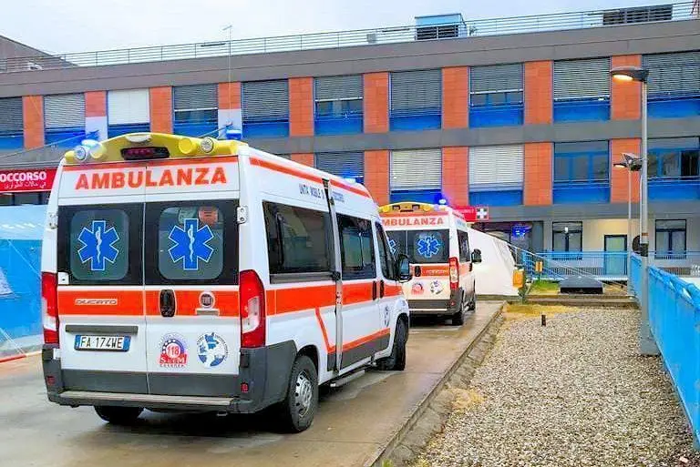 Covid-19, no-vax 16enne in terapia intensiva all’Annunziata di Cosenza