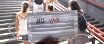 Covid, anestesisti: \"No vax si convincono solo quando ricoverati\"