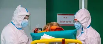 Covid oggi Italia, aumentano ricoveri in terapia intensiva