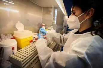 Covid, disturbi intestinali persistono dopo 5 mesi: studio italiano