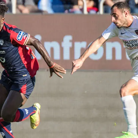 Cosenza calcio ultimo in Serie B, prima volta da quando è tornato tra i cadetti