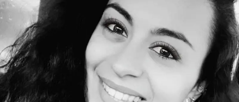 Acri piange Elena, la giovane mamma morta dopo aver dato alla luce suo figlio