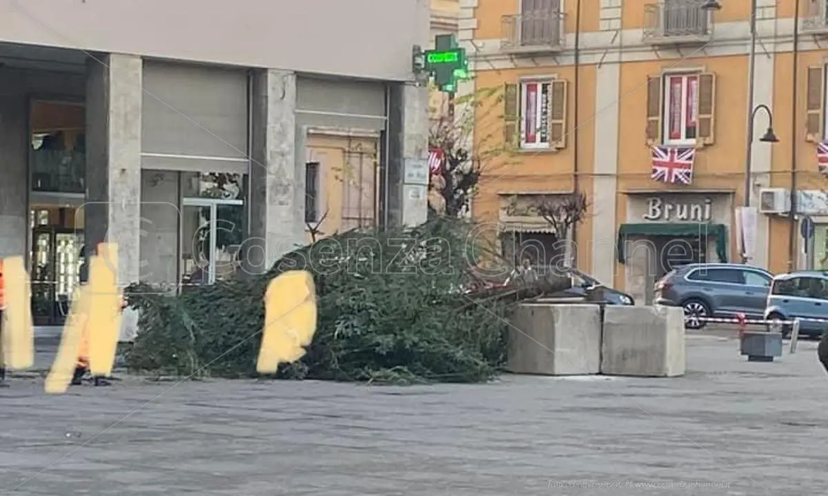 Capodanno Cosenza, domani sarà montato il palco che ospiterà Mario Biondi