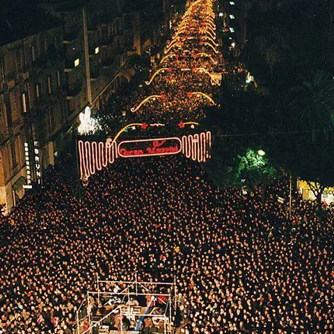 Cosenza, vietata la vendita di bevande in contenitori di vetro o lattina per il capodanno