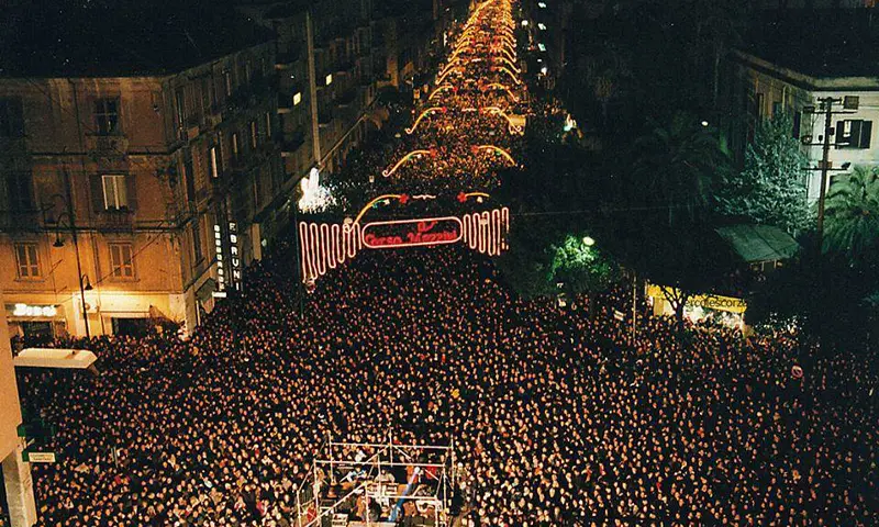 Cosenza, vietata la vendita di bevande in contenitori di vetro o lattina per il capodanno
