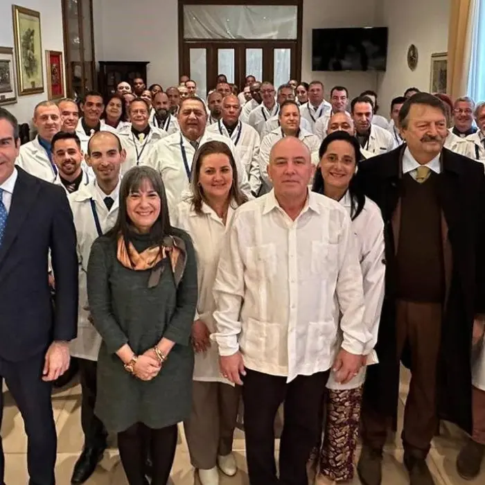 Medici cubani in Calabria, Occhiuto: «Pagati con lo stesso stipendio dei dottori italiani»